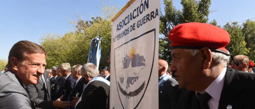 Mendoza: emotivo acto en homenaje a los veteranos y ca&iacute;dos en Malvinas