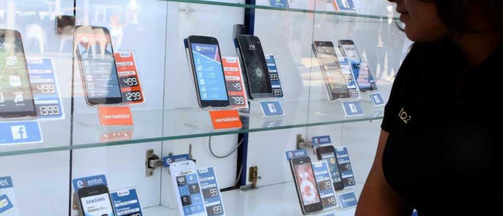 Relanzan venta de celulares en 18 sin inter&eacute;s y con descuento de 35%