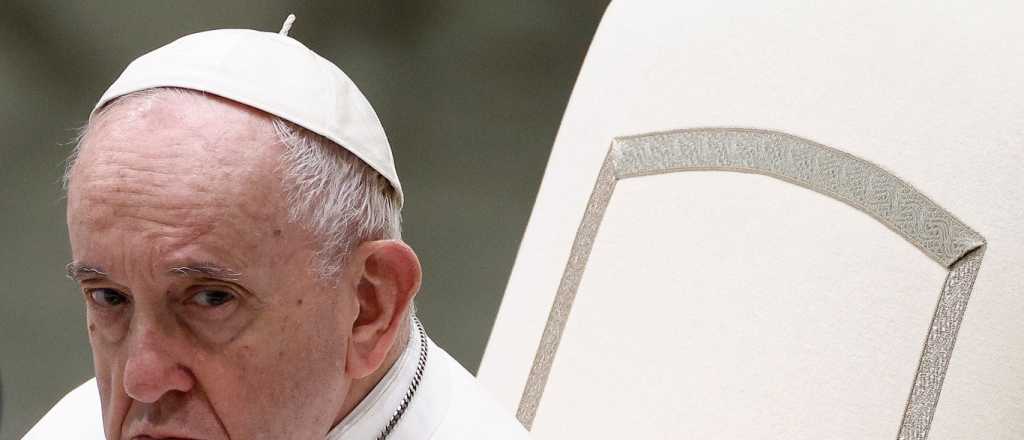 El Papa calificó como "acto sin sentido" el asesinato al ex ministro de Japón