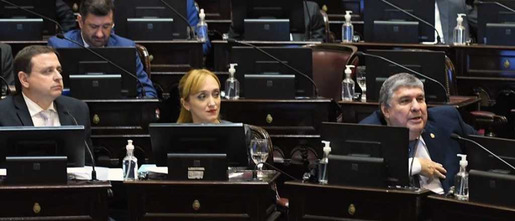 Senadores dan marcha atr&aacute;s con el aumento y no cobrar&aacute;n $9 millones