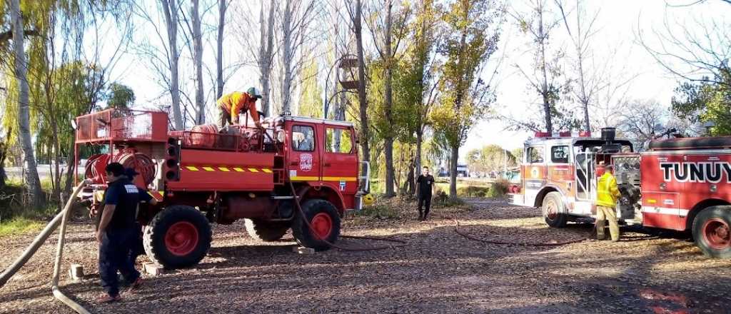 Se incendió un centro de acopio de envases del ISCAMEN