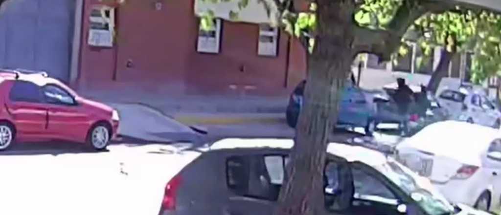 Video: motochorros picanearon a una docente para robarle en Guaymallén