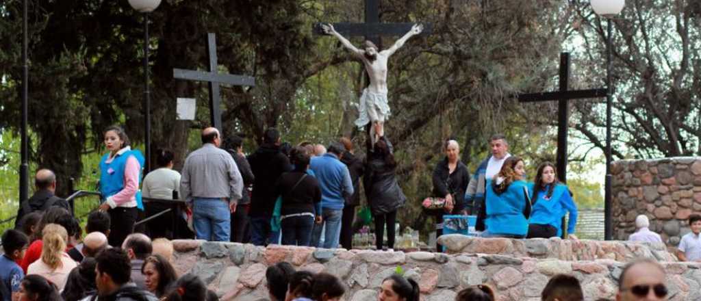 Semana Santa: después de dos años se realizó el Vía Crucis en el Calvario
