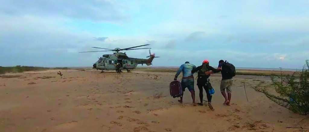 Náufragos fueron salvados gracias a que largaron una botella con mensaje