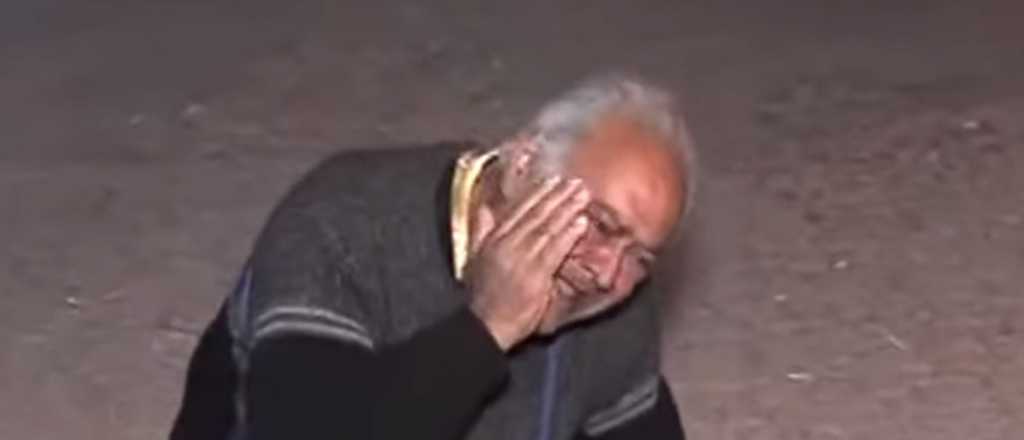 Video: jubilado reclamaba contra sus inquilinos en TV y le dieron un piedrazo