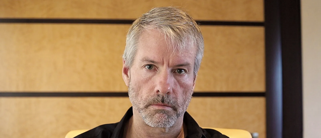 El mayor poseedor de Bitcoin, alerta y critica la devaluaci&oacute;n del d&oacute;lar