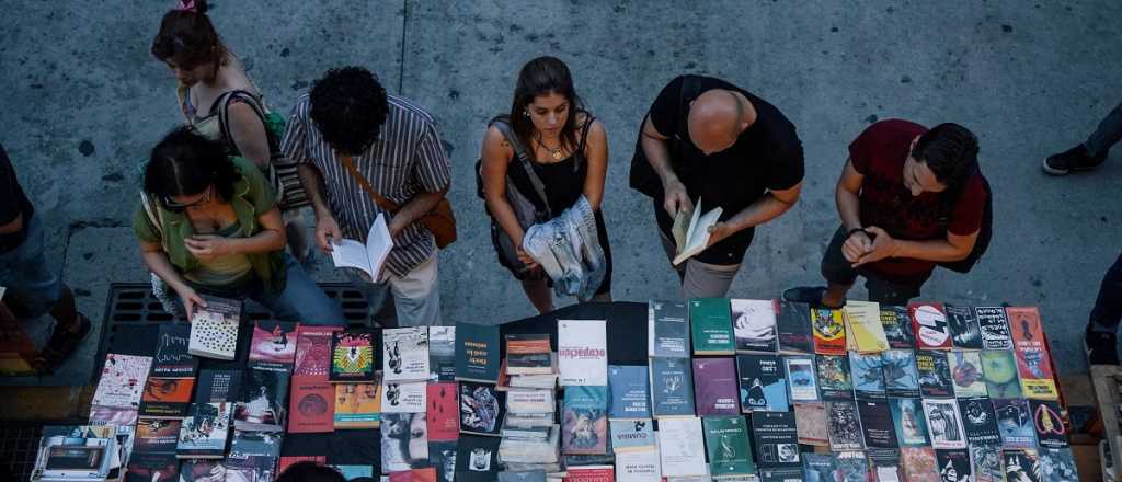 Mercado de libros a cielo abierto en San Martín y Palmira