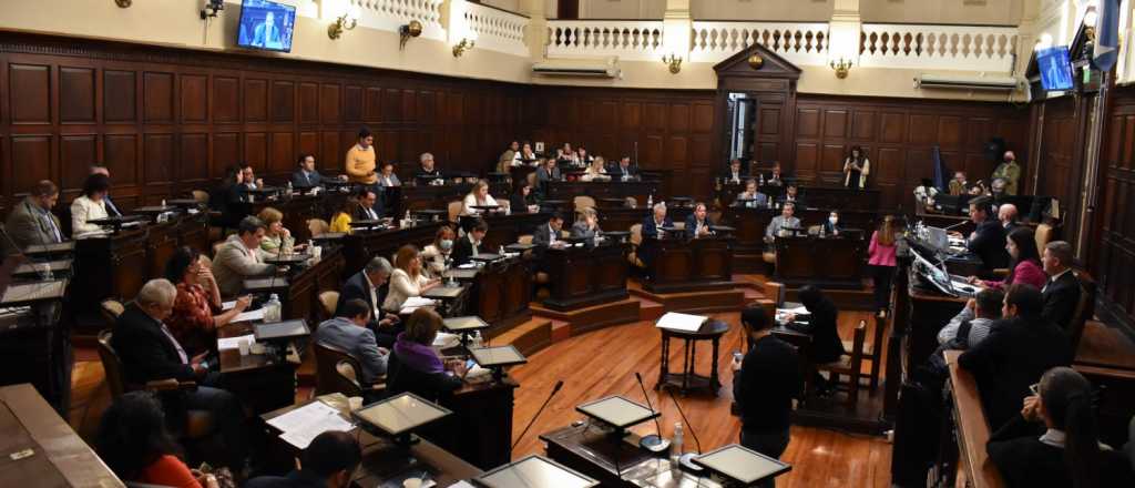 Por qué hace un mes que no se debate en la Legislatura de Mendoza