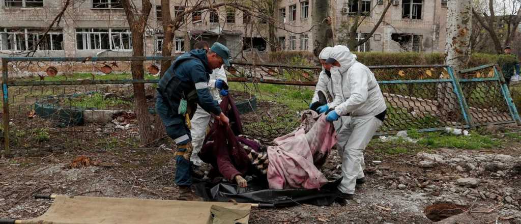 Ucrania denunci&oacute; el hallazgo de una inmensa fosa com&uacute;n en Mariupol