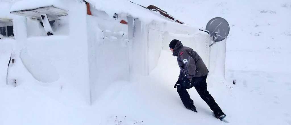 Rescataron a gente atrapada en la nieve en Neuqu&eacute;n