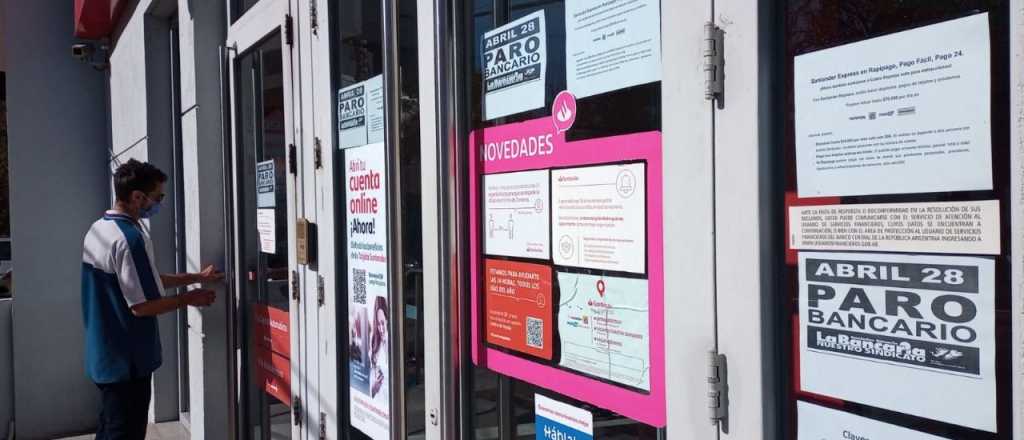 Los empleados bancarios "est&aacute;n enojados" y amenazan con m&aacute;s paros