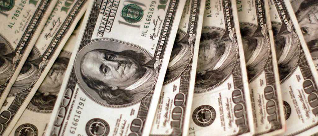 El d&oacute;lar blue sigue en baja y se vende a menos de $ 200 