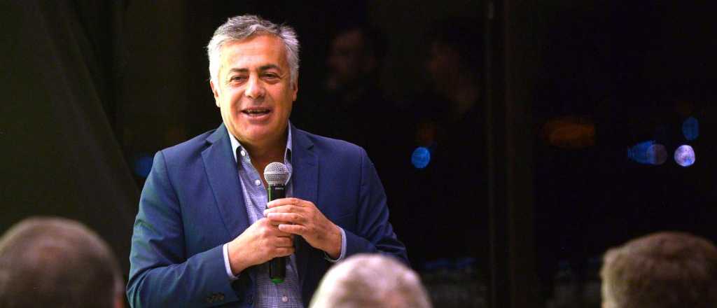 Para Cornejo, es "pr&aacute;ctico" establecer  "un r&eacute;gimen transitorio bimonetario"