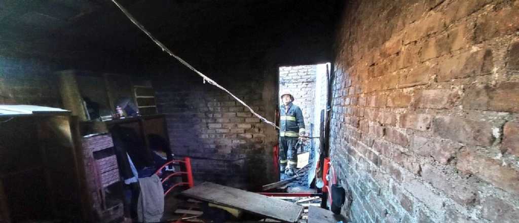Un incendio causó pérdidas totales en una casa de Godoy Cruz