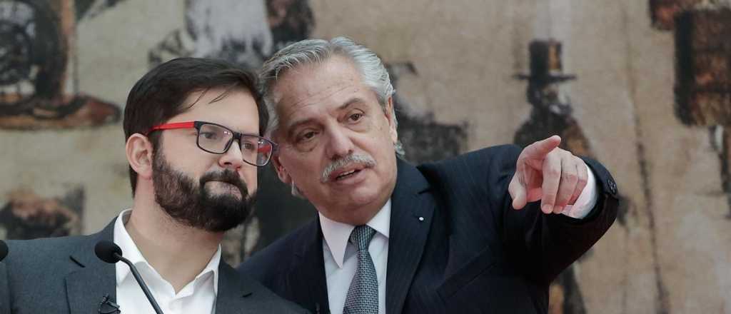 Gabriel Boric critic&oacute; la entrega de planes sociales en Argentina