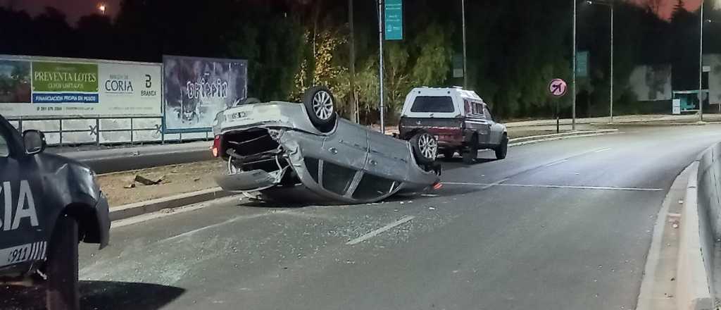 Un joven ebrio le rob&oacute; el auto a sus padres y volc&oacute; en Luj&aacute;n