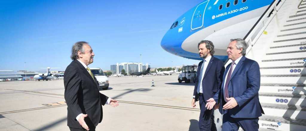 El Presidente llegó a España, busca alejarse de la interna y obtener volumen político 