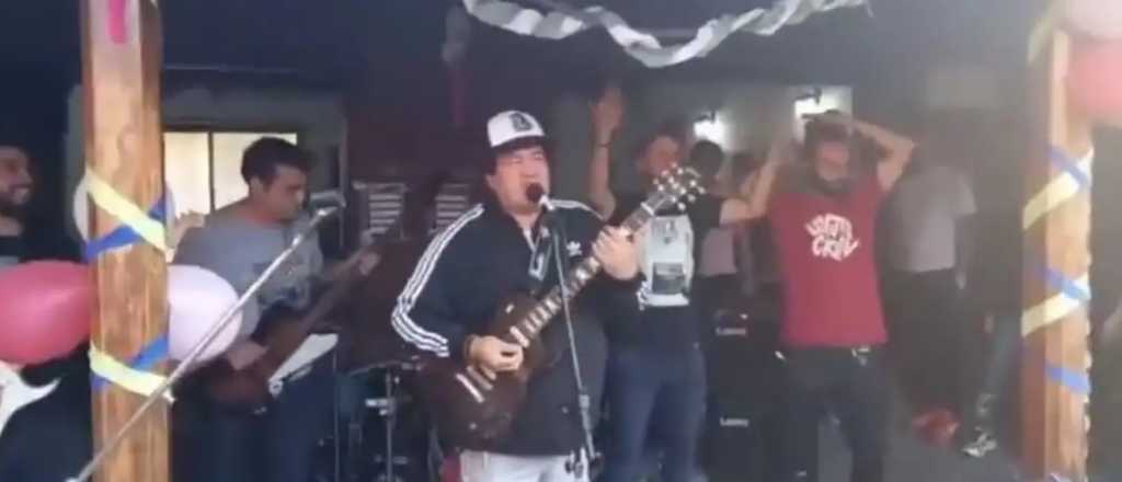 Video: Pity &Aacute;lvarez y su vuelta a los escenarios con un cl&aacute;sico de Intoxicados