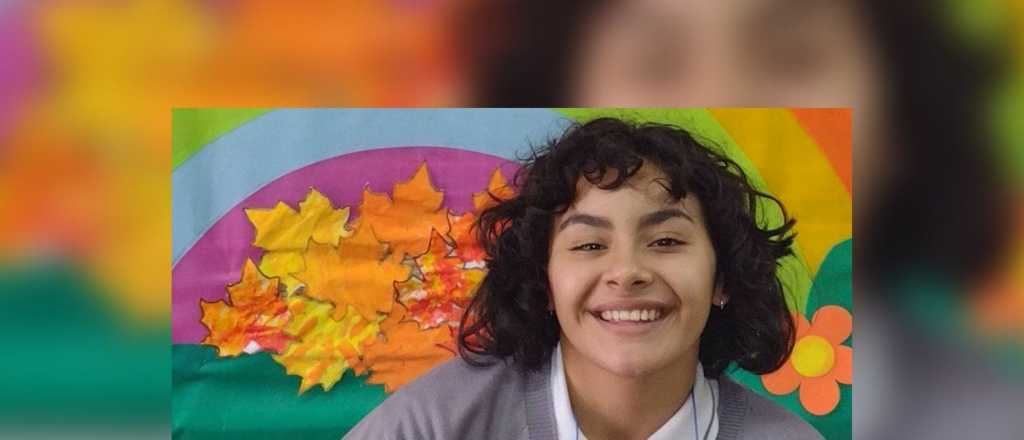 Una mendocina lee cuentos a ni&ntilde;os para incentivar la lectura 