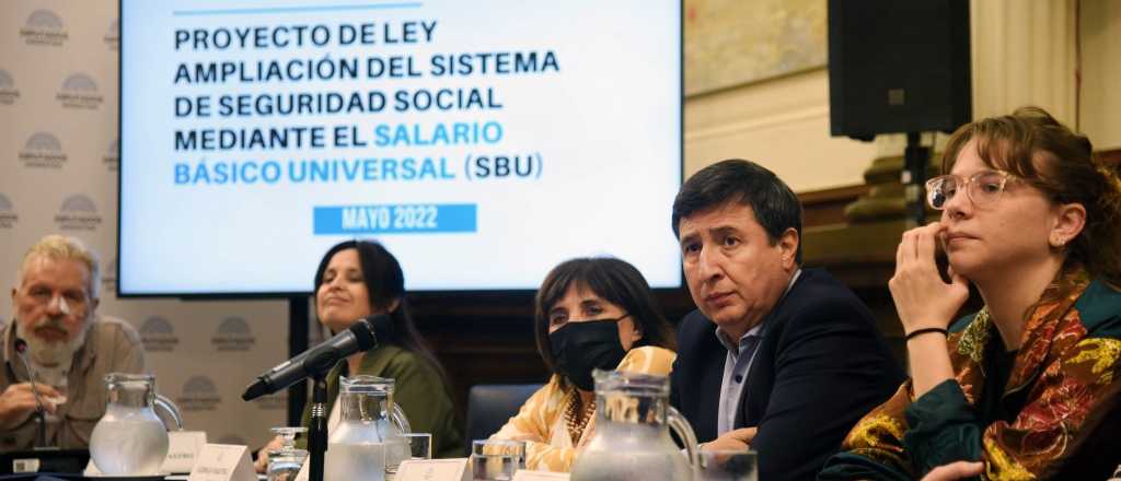 El proyecto "K" de Salario Básico Universal que presiona a Alberto