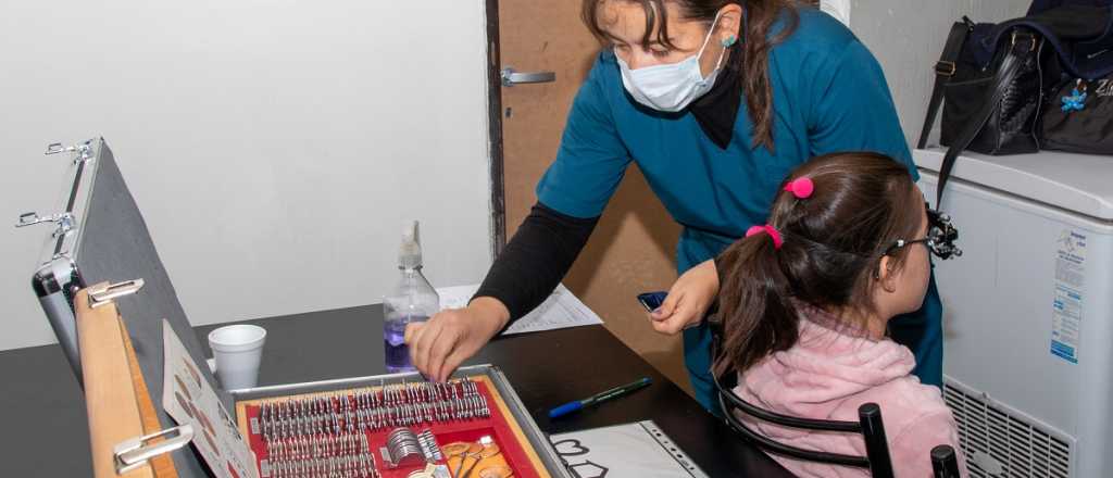 Niños de los barrios del oeste recibieron atención oftalmológica gratuita