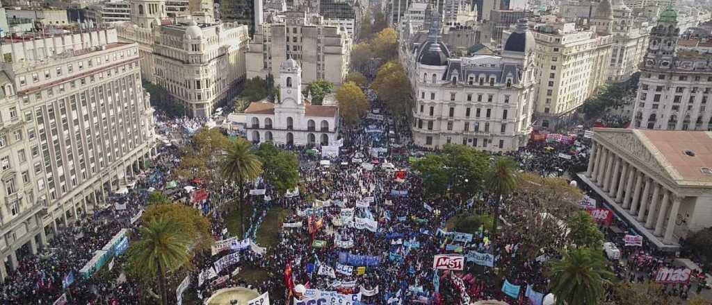 La marcha piquetera cop&oacute; Plaza de Mayo en reclamo por planes y trabajo