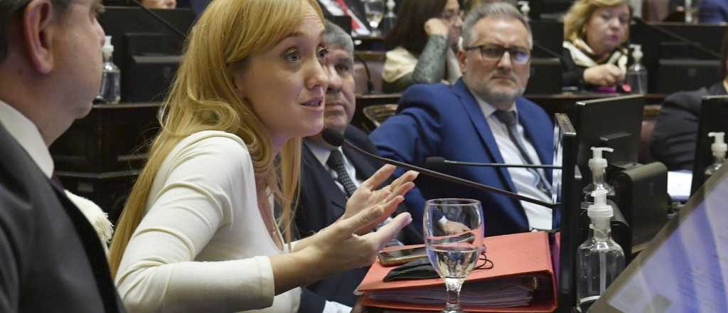 Fernández Sagasti retó a dos senadoras por hacer "papelones" en la sesión