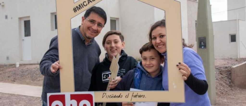 El IPV entreg&oacute; casas en Las Heras