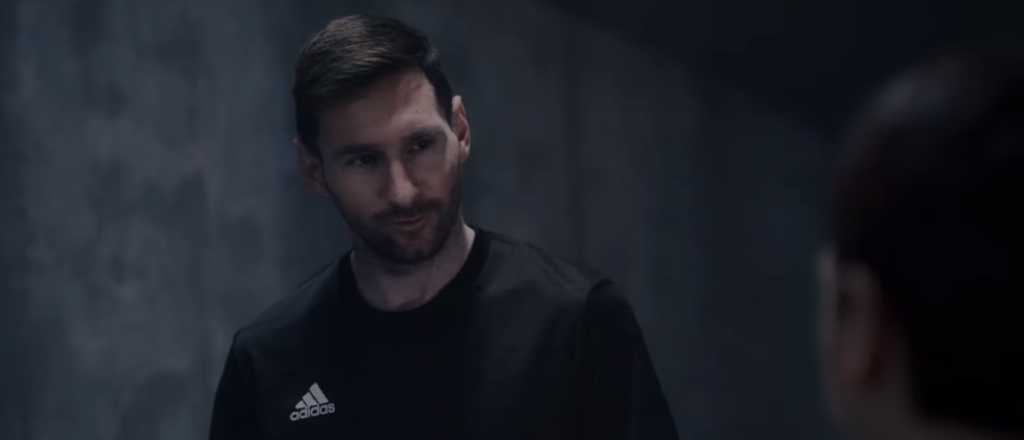 Video: el sorprendente encuentro de Messi con su propio yo de 13 años