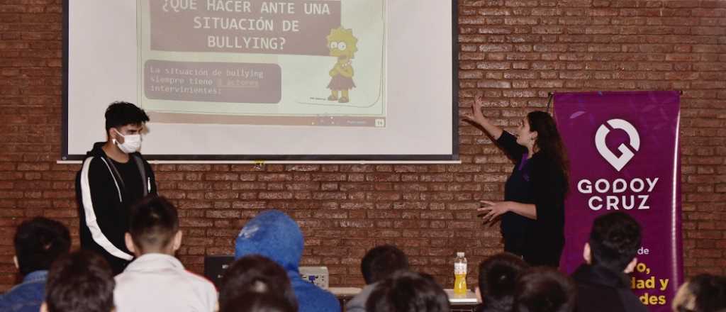 Cientos de j&oacute;venes tomaron talleres sobre bullying y ESI en Godoy Cruz