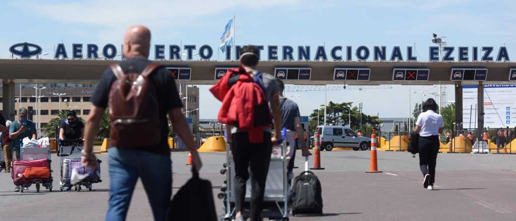 Más caros en dólares: volvió a caer el ingreso de turistas al país