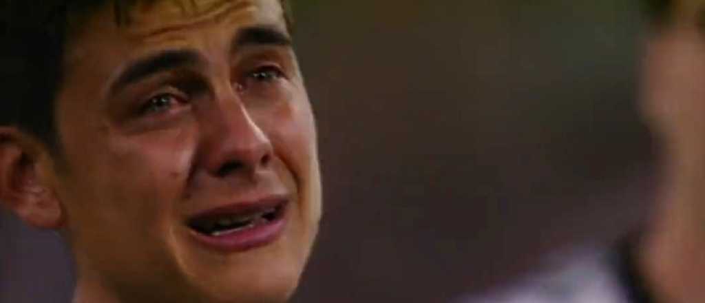 Abrazos y l&aacute;grimas en la conmovedora despedida de Dybala de la Juventus