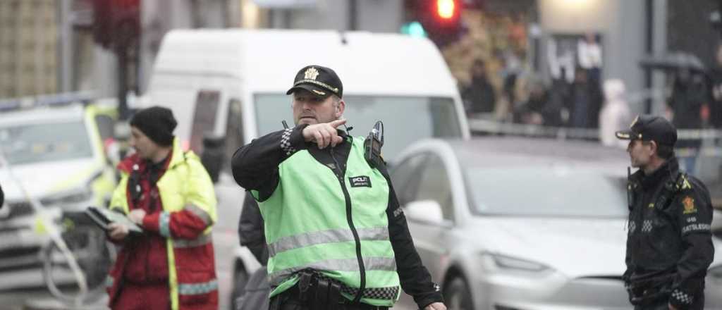 Un hombre apuñaló a tres personas en una calle de Noruega