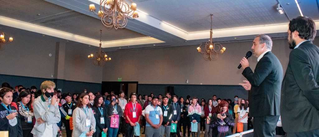 Stevanato presentó un programa destinado a adolescentes maipucinos