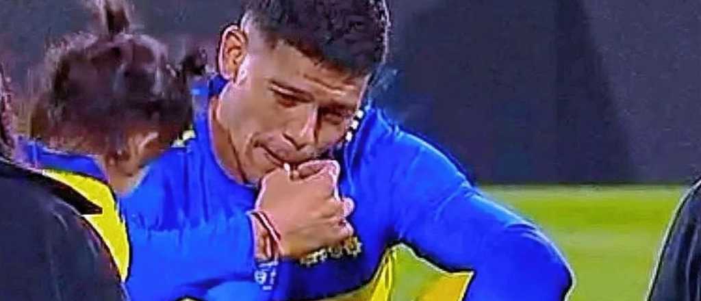 Boca campeón: Rojo fumó en la cancha, lo criticaron y respondió