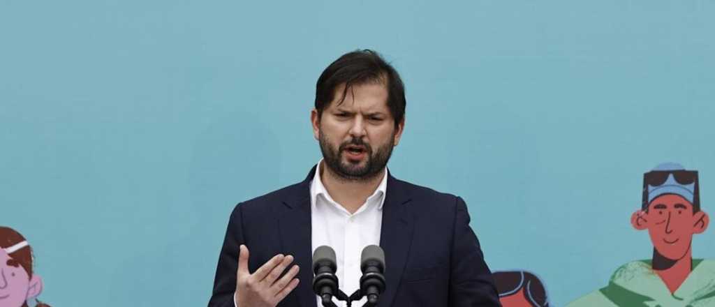 Boric promulg&oacute; la mayor suba del salario m&iacute;nimo en tres d&eacute;cadas en Chile