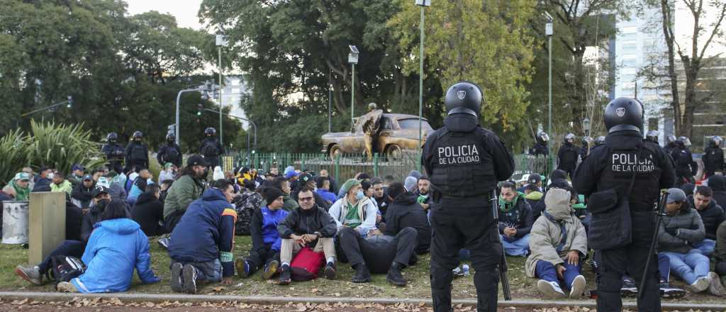 Antes de jugar con Boca, detuvieron a barras del Cali con facas y cuchillos
