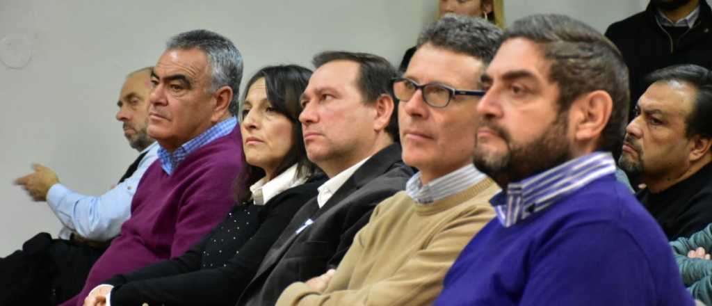 Righi present&oacute; un llamativo sistema que fabrica lluvia y combate el granizo