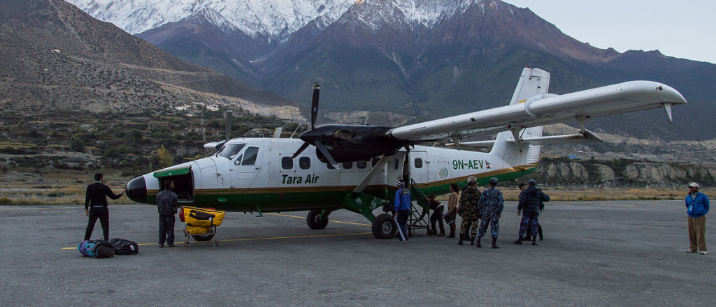 Desapareció un avión con 22 personas en Nepal