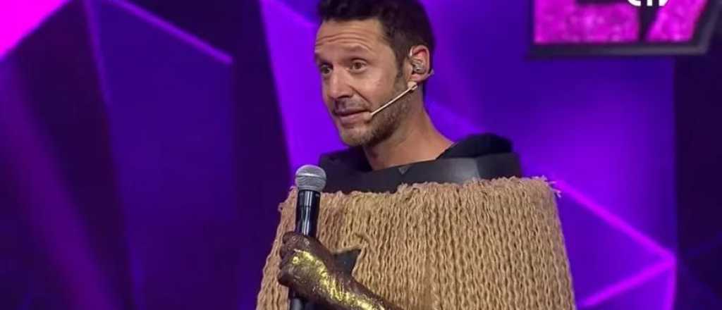 Benjam&iacute;n Vicu&ntilde;a se disfraz&oacute; de escoba en &iquest;Qui&eacute;n es la m&aacute;scara Chile?