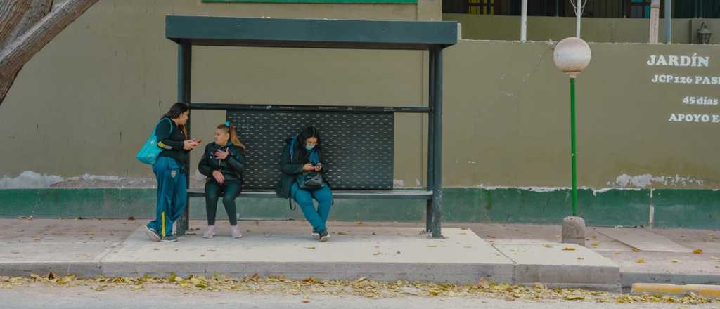 Guaymallén sigue instalando paradas de colectivo renovadas