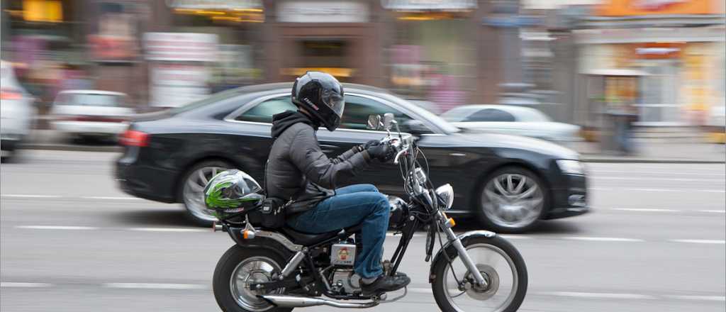 Polémica por el proyecto para que las motos tengan código QR en Mendoza