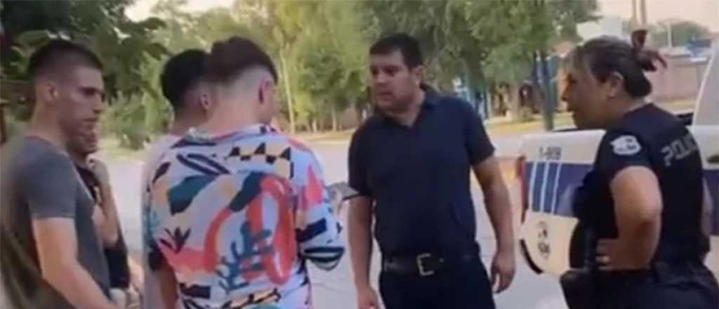 Un policía deberá pagarle a un joven por abofetearlo