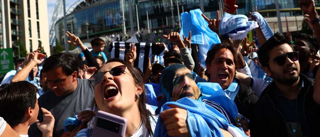 Choripán, vino y nuevo hit en la previa de Argentina-Italia