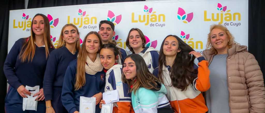 Luj&aacute;n destac&oacute; a los abanderados y escoltas del departamento