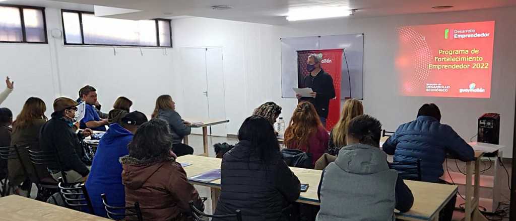 Guaymall&eacute;n capacita a emprendedores del departamento