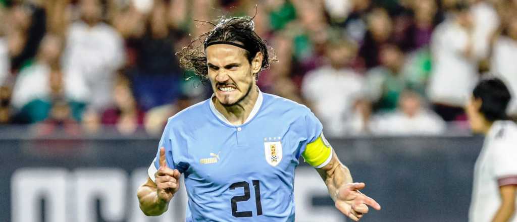 Uruguay sacó del medio, dio cinco pases y Cavani fusiló a México