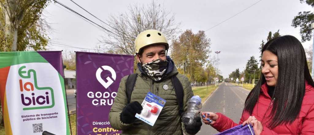 Godoy Cruz entrega kit de seguridad a los ciclistas