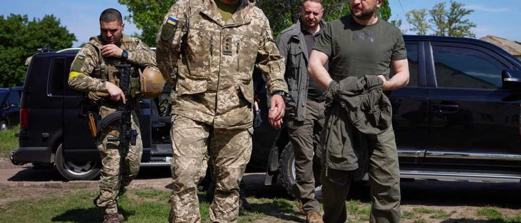 Zelenski visitó a las tropas ucranianas en el lugar más deseado por Rusia