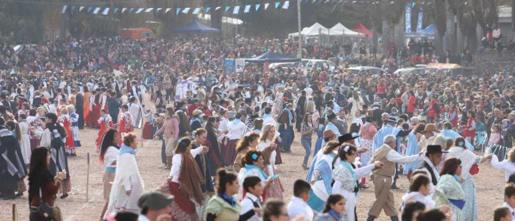 Más de 25 mil personas disfrutaron del Pericón Nacional en San Rafael